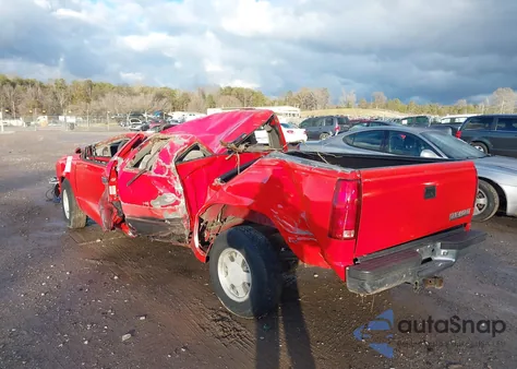 1998 Chevrolet C1500 Fleetside z USA, uszkodzony, nr VIN 2GCEC19M3W1166101